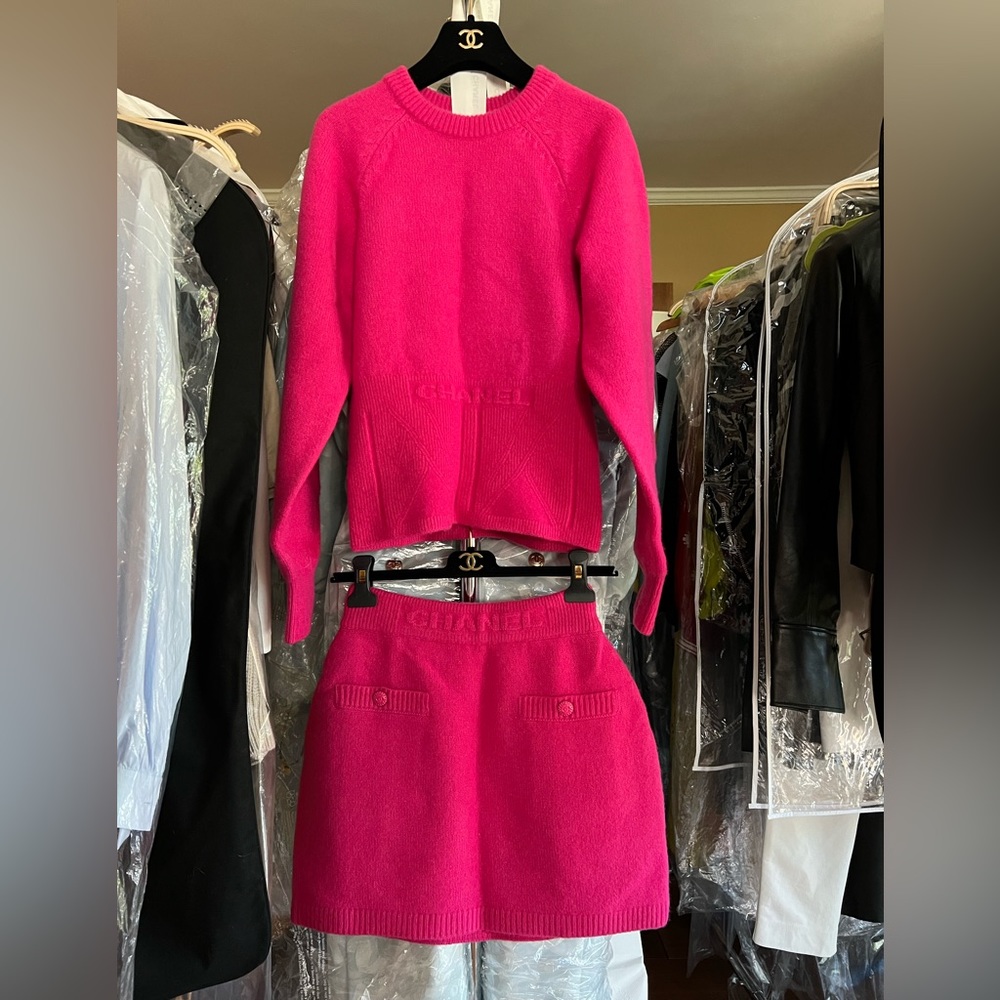 SOLD NWT AUTHENTIC CHANEL 22B knitted Fuchsia Skirt size 36 - Picture 9 of 9